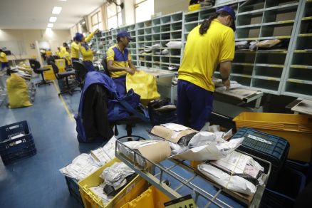 Correios atrasam entrega de passaportes e causam transtornos