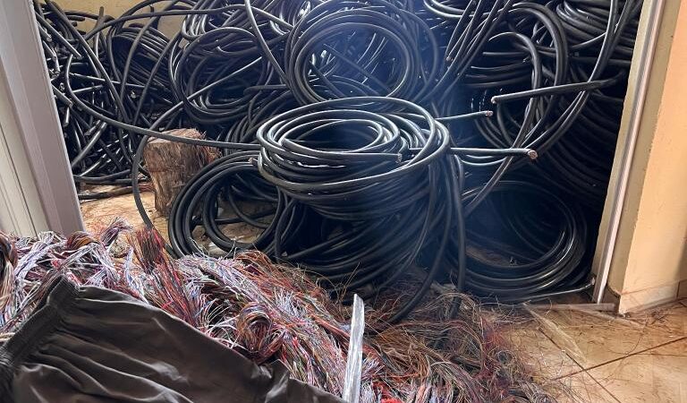 Polícia Militar desarticula quadrilha e recupera 5,8 toneladas de fios de cobre e de fibra óptica furtados
