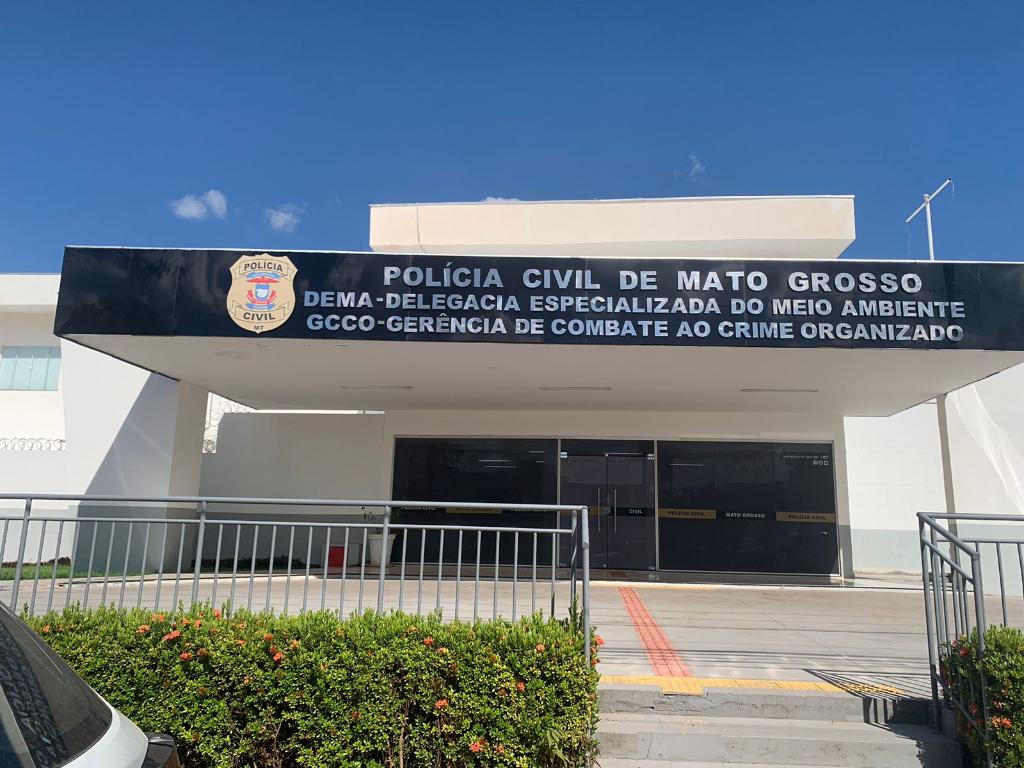 Polícia Civil prende tutor de cães abandonados sem água e comida em Várzea Grande