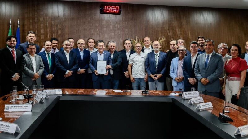 Governador assina decreto que prorroga incentivos fiscais para comércios em MT; ‘trazer resultados’