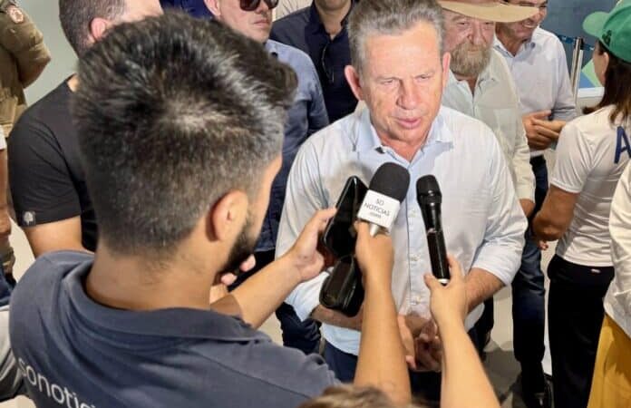 Mauro assina 3ª em Sinop R$ 14 milhões para equipamentos do hospital municipal