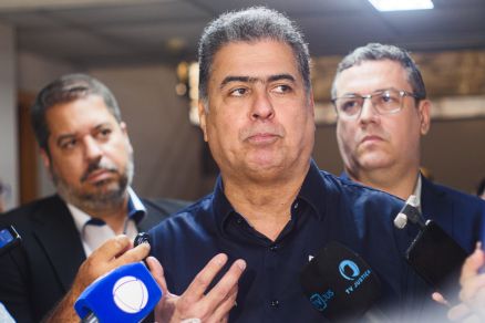 Juiz manda Emanuel pagar R$ 20 mil a Mendes por danos morais