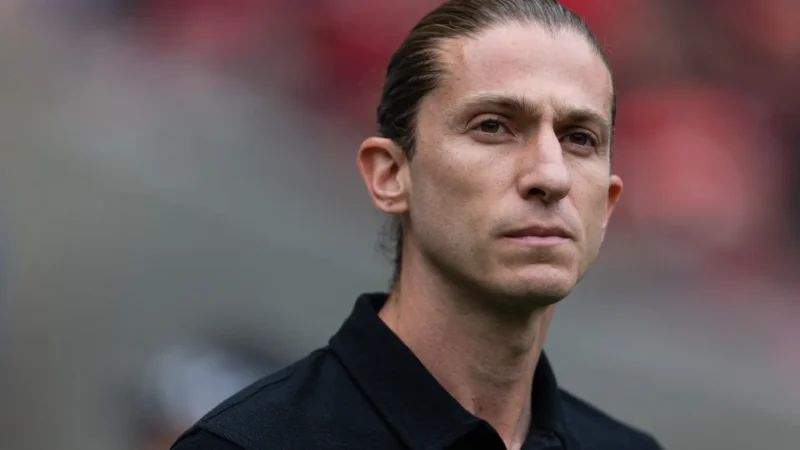 Filipe Luís reclama de ‘turbulência externa’: ‘Não tem um que ganhe sempre’