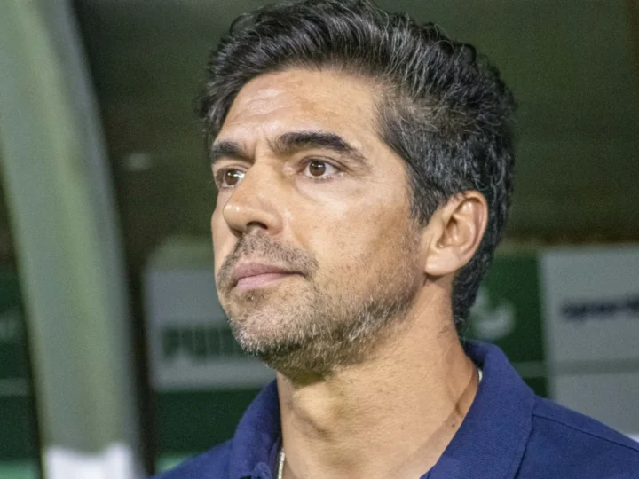 Abel desconversa sobre renovação, mas reafirma orgulho no Palmeiras