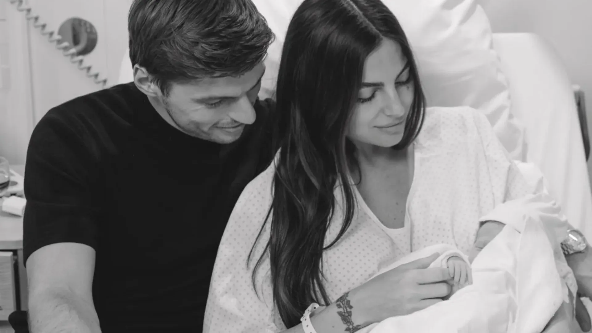 Max Verstappen anuncia nascimento da filha com Kelly Piquet
