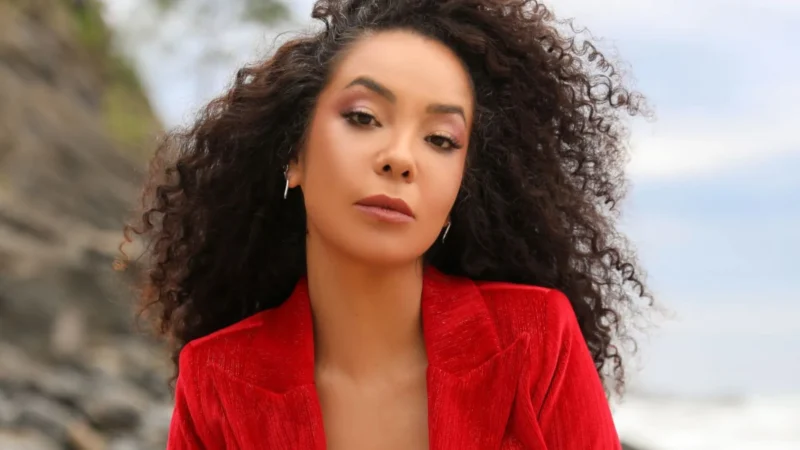 Micheli Machado deixa hospital após perda de bebê
