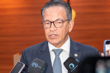 Ministro defende fim da aposentadoria compulsória na Justiça