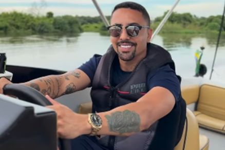 Influencer preso em operação ostentava sucesso, carrões e lancha