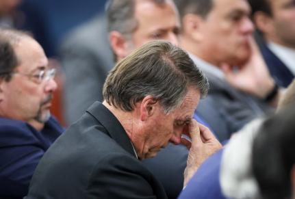 Bolsonaro diz que golpe ‘seria fácil de começar’, mas não foi cogitado