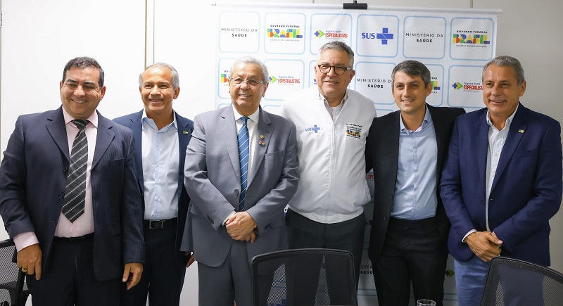 Prefeito se reúne com ministro e viabiliza aumento de repasses para hospital de Matupá