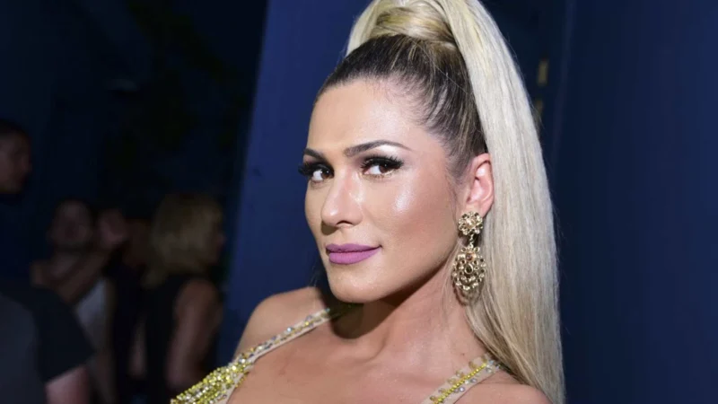 Lívia Andrade comemora aniversário com festa em buffet em SP