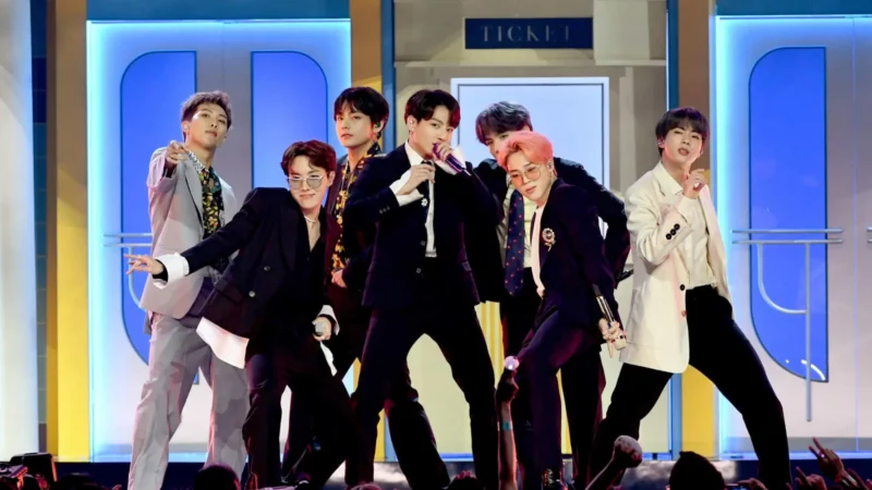 Integrantes do BTS deixam exército e reacendem expectativa por volta do grupo