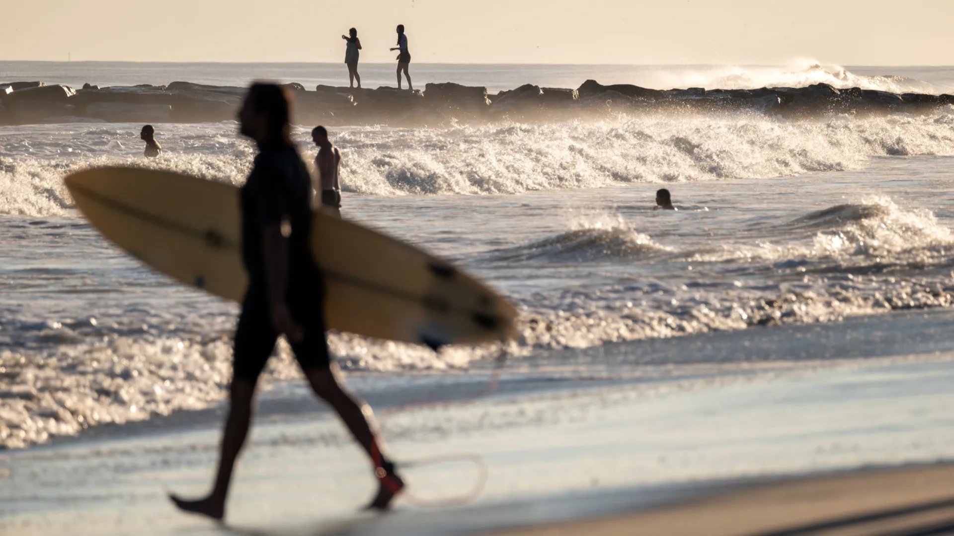 Mundial de Surfe: Brasil defende domínio em futuro palco das Olimpíadas