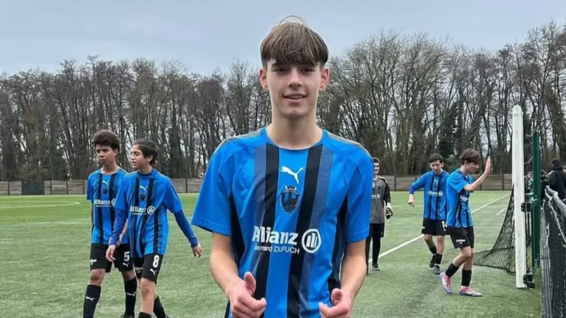 Jogador de 14 anos morre três dias após choque que esmagou o fígado
