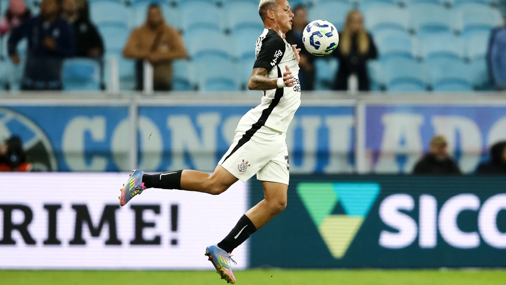 Corinthians desfalcado arranca empate do Grêmio com golaço de Bidon