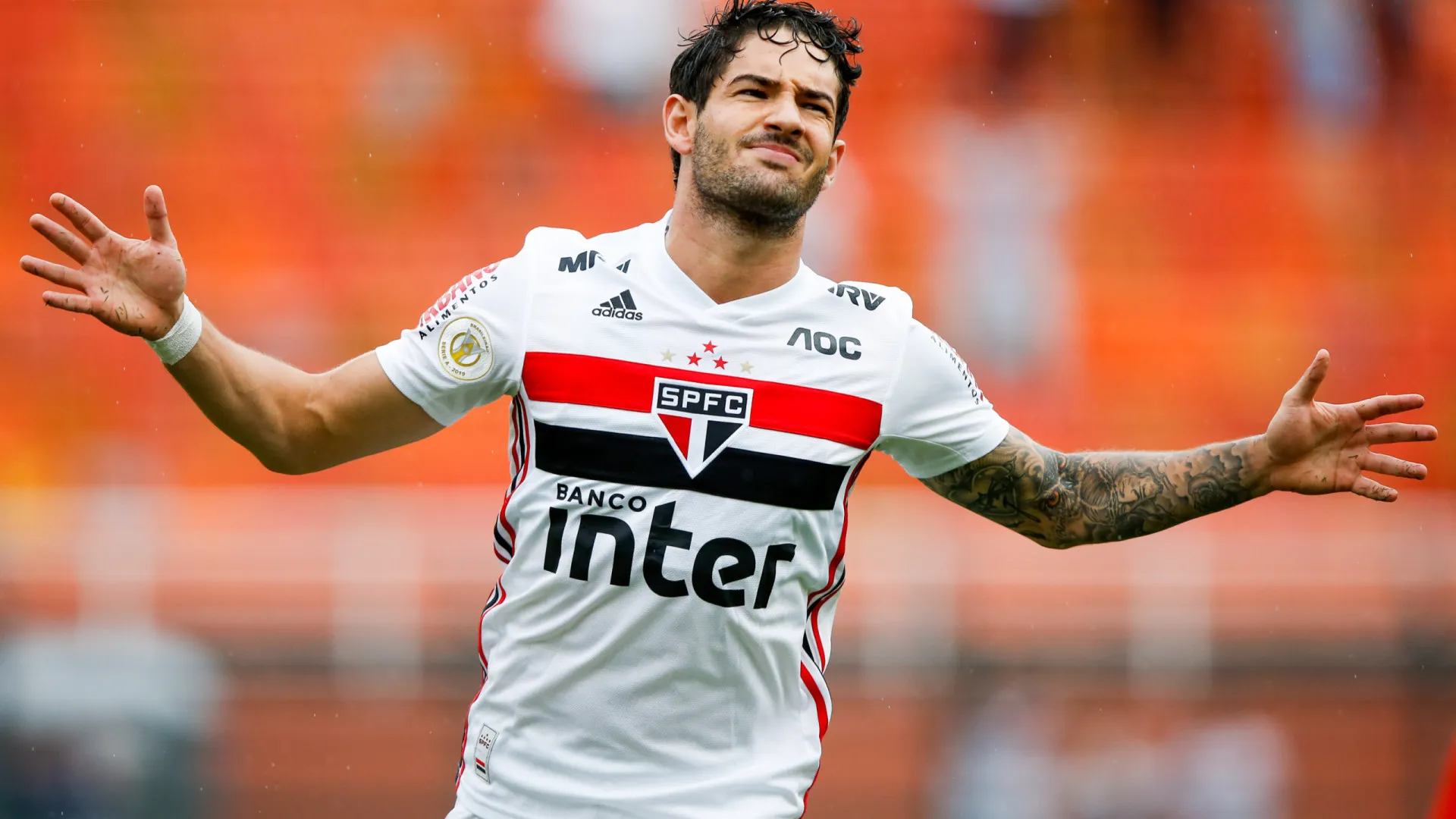 Alexandre Pato quer pagar translado de brasileira que morreu em vulcão