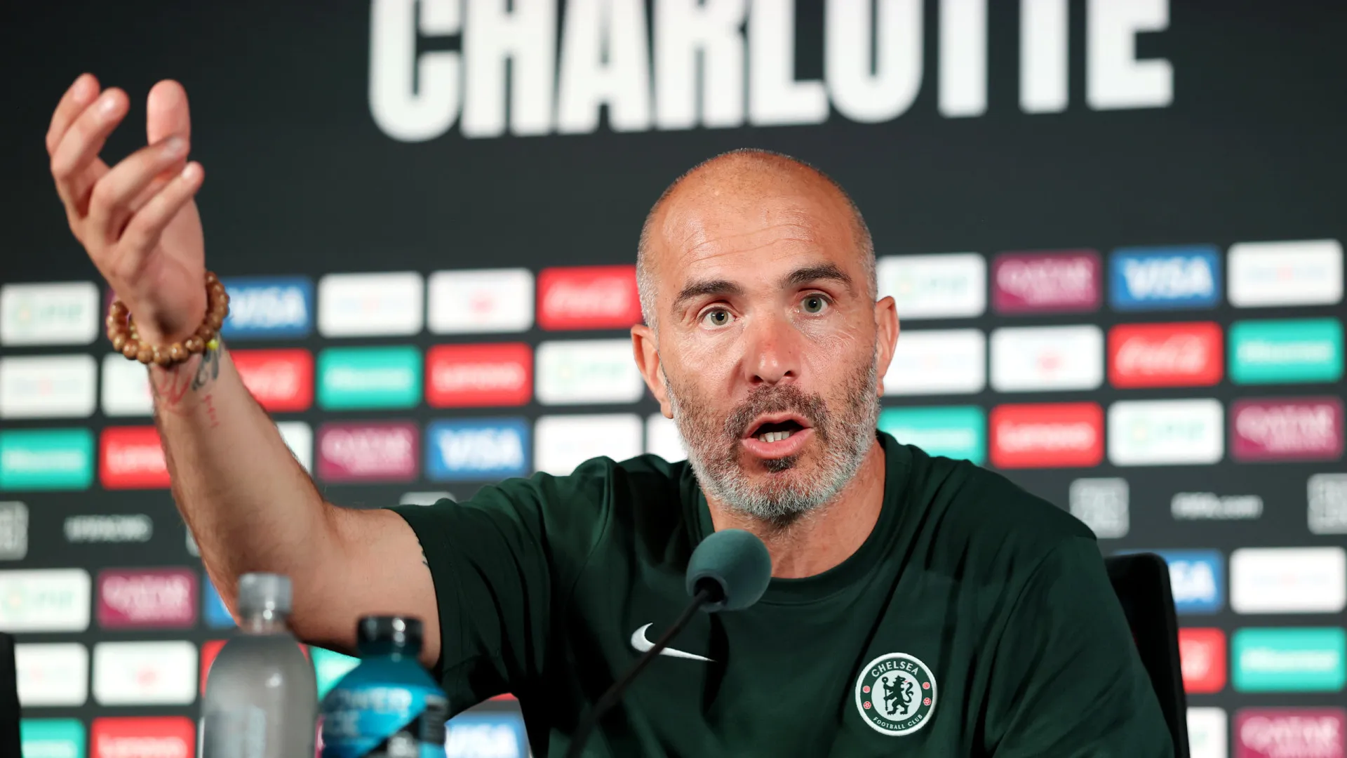 Treinador do Chelsea dispara após jogo com o Benfica: “É uma piada!”