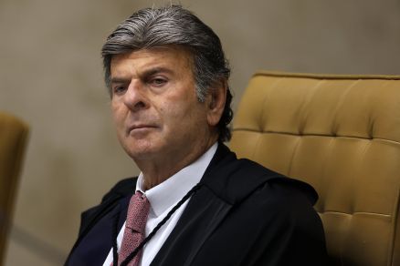Fux vota contra tornozeleira, fica isolado, e medida é confirmada