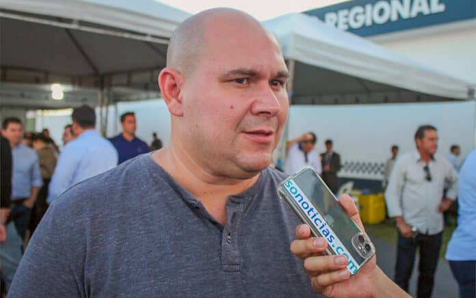 Prefeito recua e mantém pagamento por 45 dias de férias para professores em Cuiabá