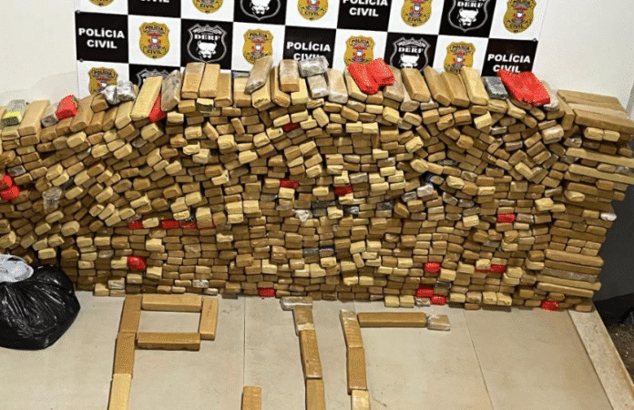 Polícia apreende mais de 900 tabletes de drogas dentro de barris em MT; três presos