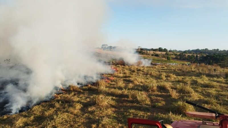 Alta Floresta: Bombeiros combatem incêndio em propriedade rural; fogo atingiu cerca de 10 alqueires