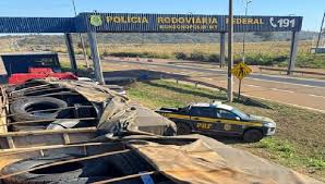 PRF apreende carga de pneus contrabandeados em Mato Grosso