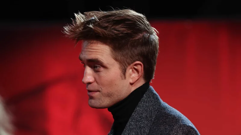 Robert Pattinson diz que odiou cenas de sexo em ‘Crepúsculo’: ‘Ridículo’