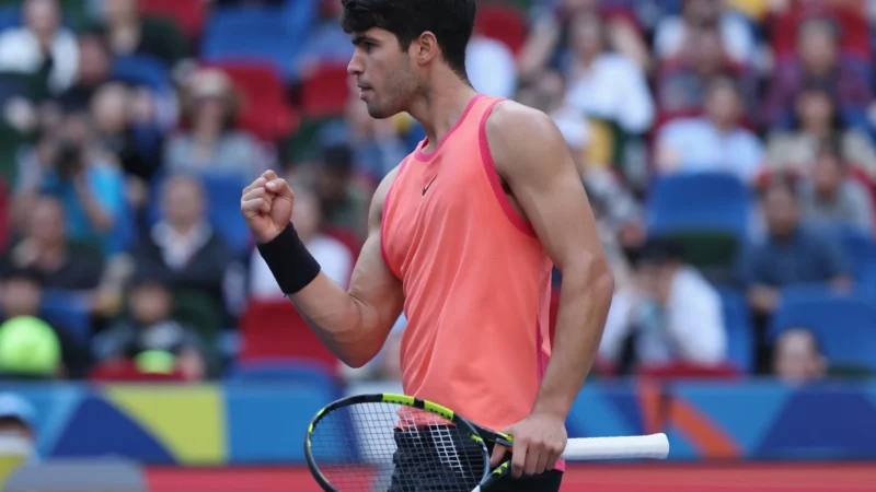 Alcaraz faz pontaços para virar sobre Rublev e vai às quartas em Wimbledon