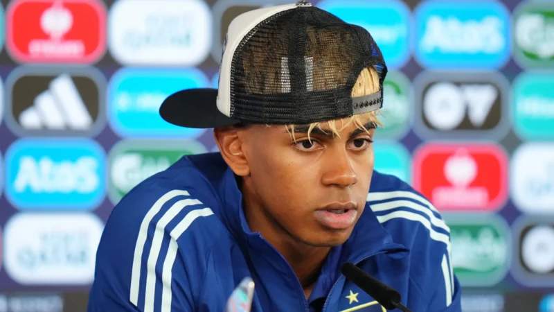 Ex-Milan destrói Lamine Yamal: “Que se f*** a sua mãe”