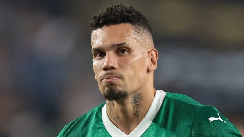 Paulinho diz que não jogará mais em 2025: ‘Hora de me cuidar’