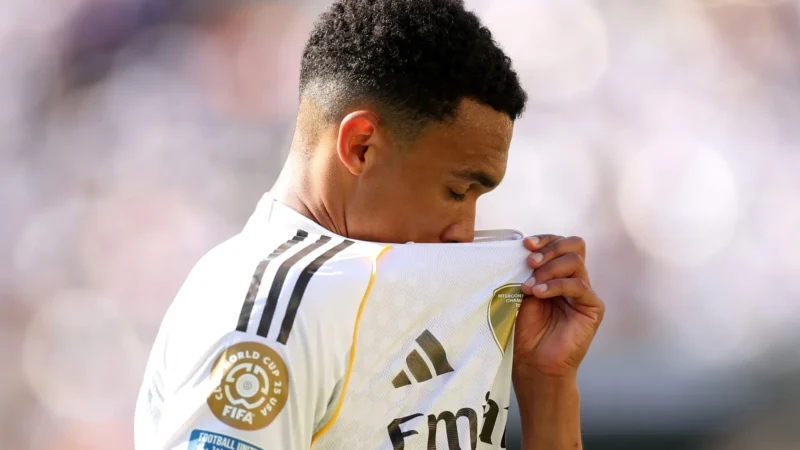 Alexander-Arnold “destroçado” com morte de Diogo Jota: “Era família”