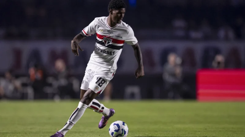 Lucas Ferreira tem lesão muscular, perde jogo-treino e será reavaliado