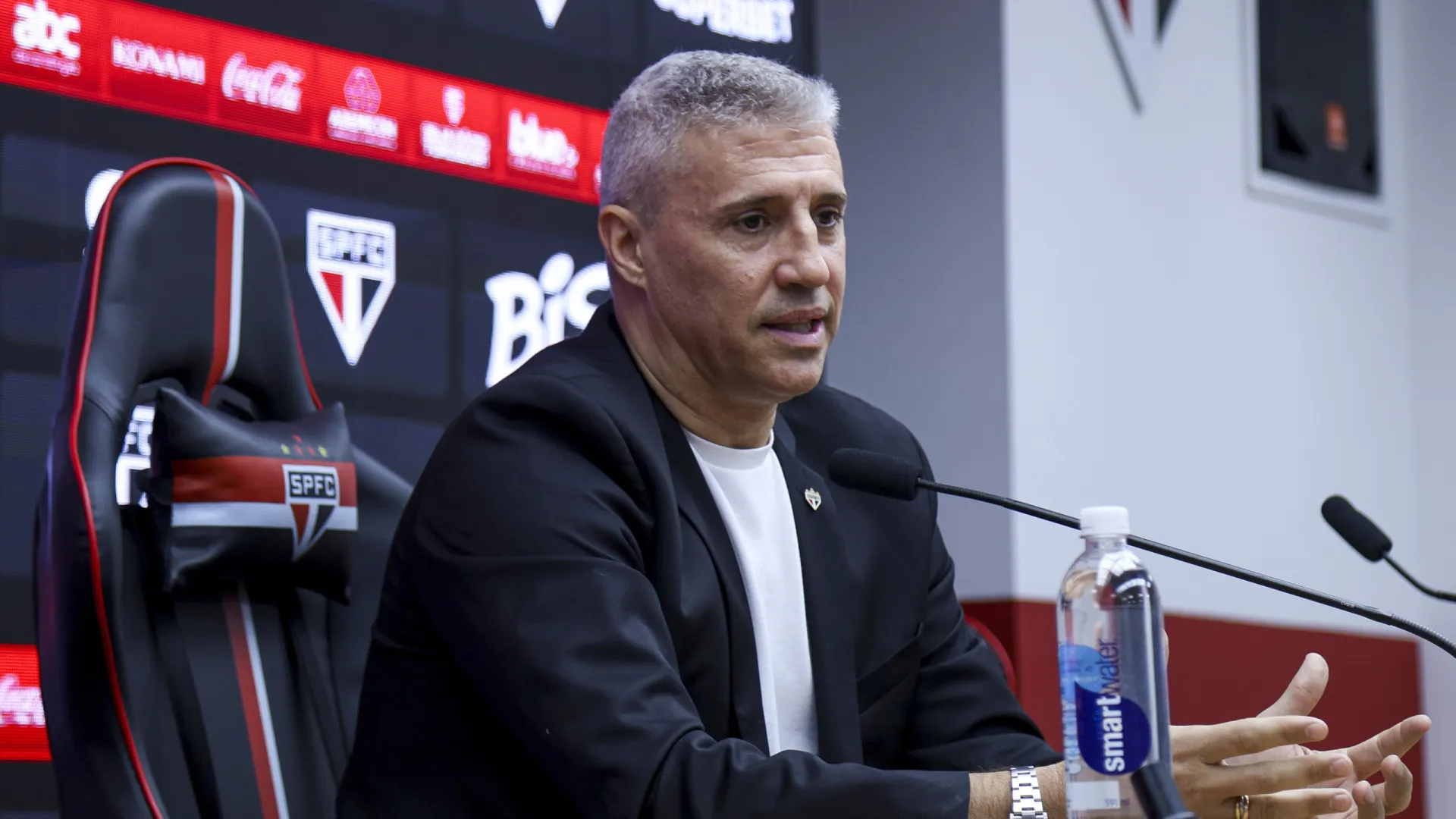 Postura de Crespo em coletiva estremece bastidores e faz São Paulo mudar