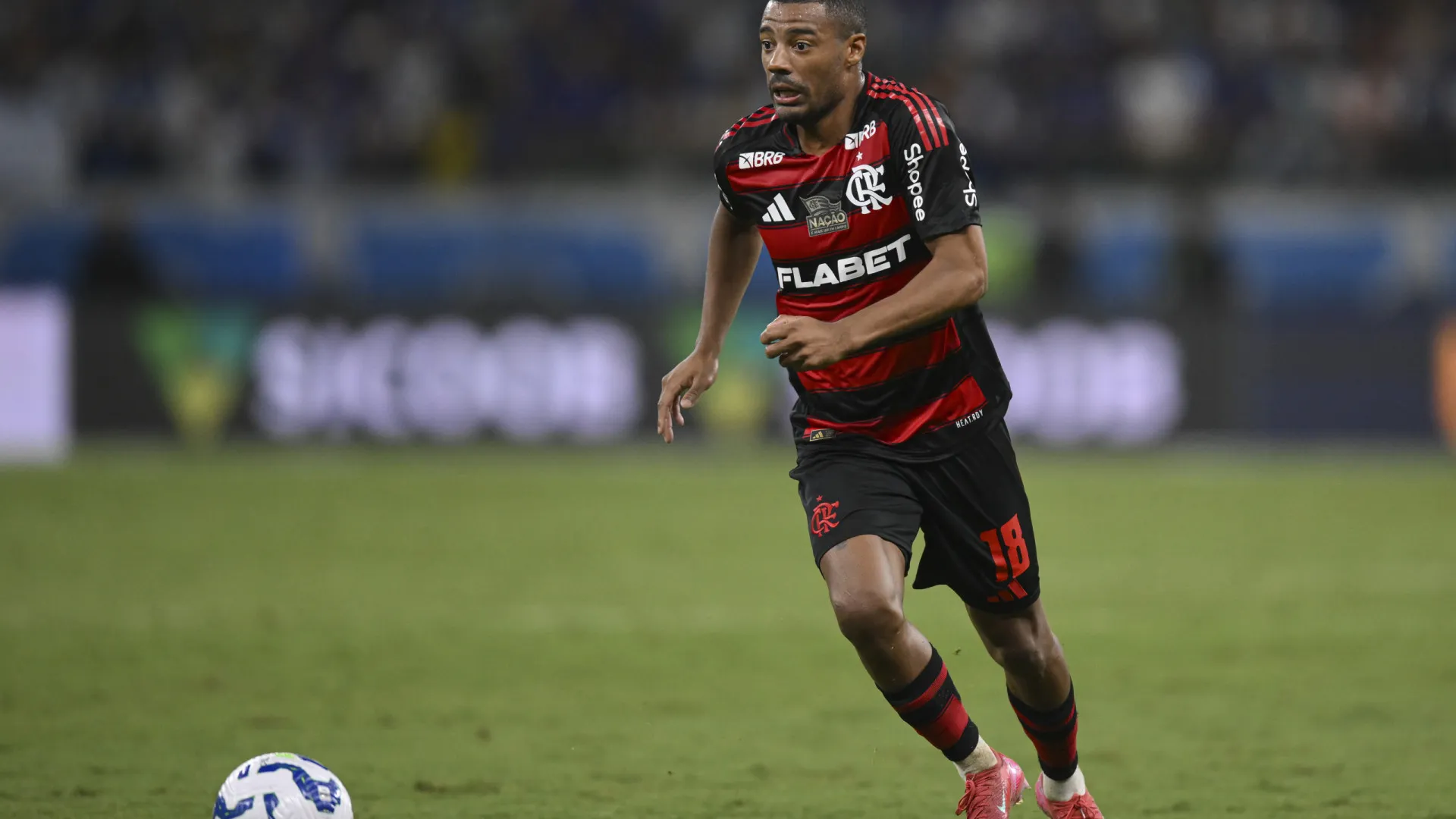 Flamengo libera, e De la Cruz vai ao Uruguai em meio à polêmica