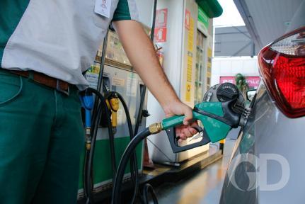 Aumentos nos combustíveis pegam motoristas de surpresa