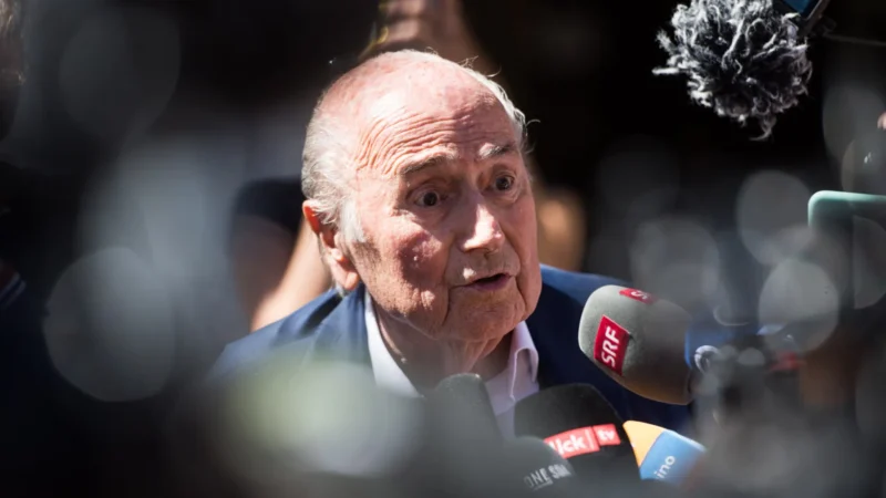 Blatter e Platini são absolvidos na Suíça em caso de pagamento ilícito