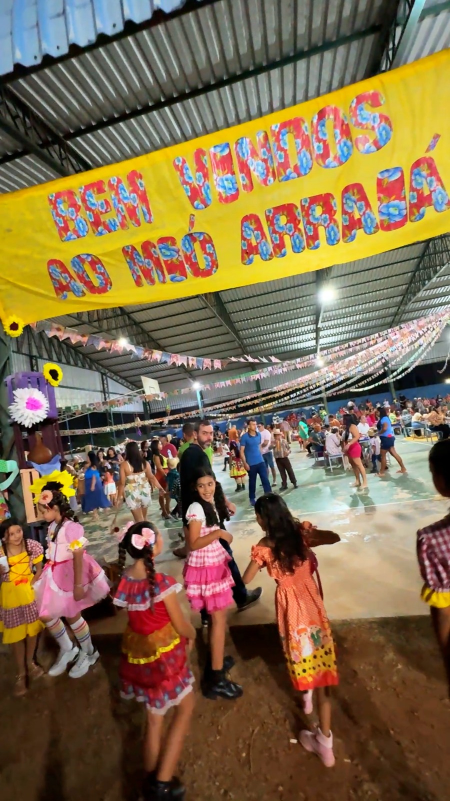 Colégio Luiza Miotto Ferreira faz grande festa Caipira