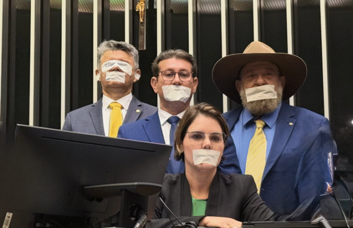 Deputados de MT reforçam motim na Câmara e protestam contra prisão de Bolsonaro
