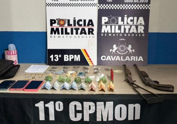 Cavalaria da PM prende três faccionados com 49 porções de entorpecentes, armas e munições