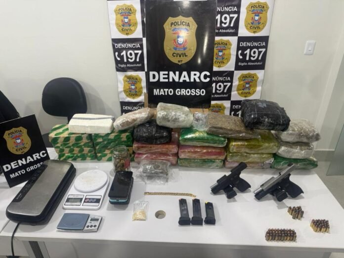 Quatro são presos com tabletes de drogas e revólveres em condomínio em MT