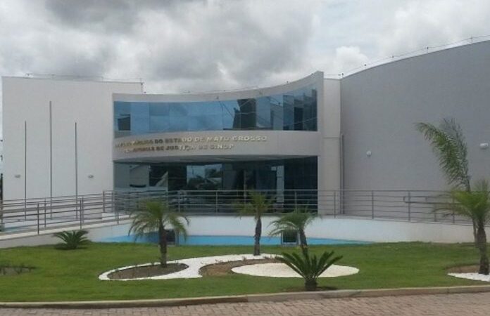 Professor é denunciado por recrutar alunos para facção criminosa em Sinop