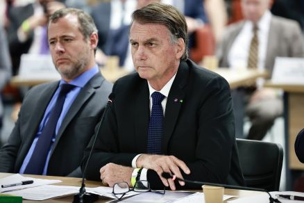 Alexandre de Moraes decreta a prisão domiciliar de Bolsonaro