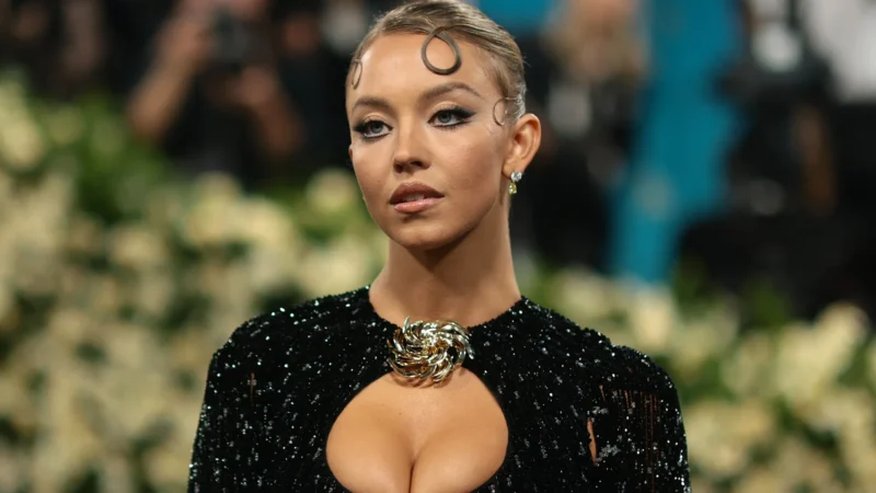 Após publicidade considerada machista, fãs descobrem que Sydney Sweeney é eleitora de Trump