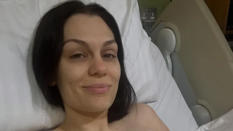 Jessie J volta às pressas ao hospital após sentir dificuldade para respirar