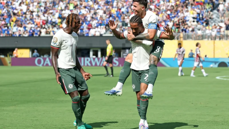 Com dois brasileiros, gigantes ingleses investem R$2.5 bi em artilheiros