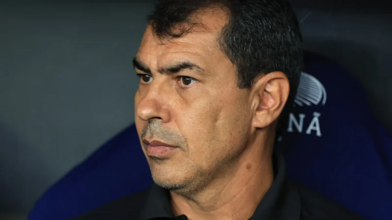 Vitória demite o técnico Fábio Carille após humilhante goleada diante do Flamengo