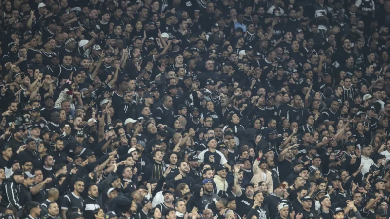 Corinthians vê força de Itaquera ruir no Brasileiro, mas Dorival é otimista