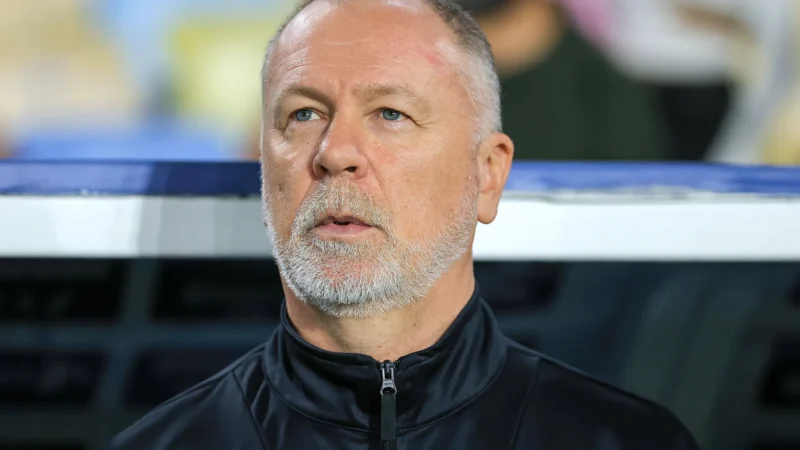 Direção do Grêmio cita trabalho e ‘banca’ abatido Mano Menezes até próximo jogo no Brasileirão