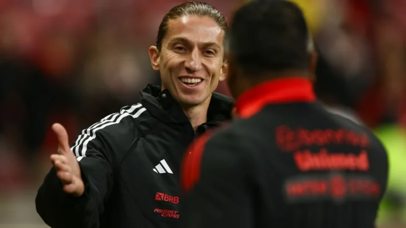 Filipe Luís festeja classificação em Porto Alegre e aponta Flamengo em ‘reconstrução’