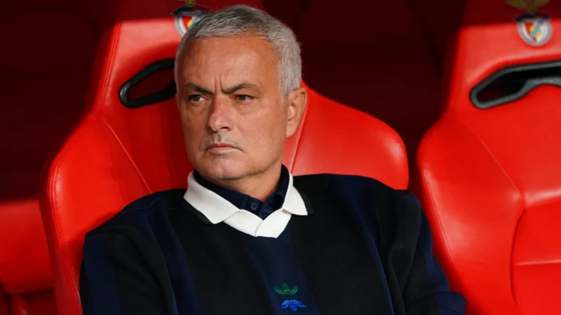 Fenerbahçe demite José Mourinho após perder para o Benfica na Champions